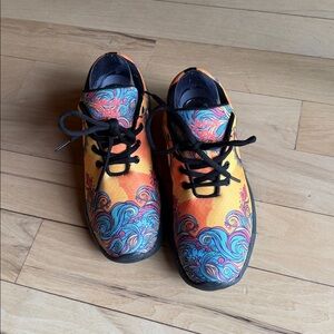 Yes We Vibe Unisex Sz. 7 M 8.5 W Peace and Love Sneakers